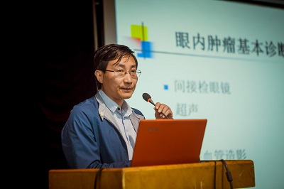 魏文彬教授做大会交流