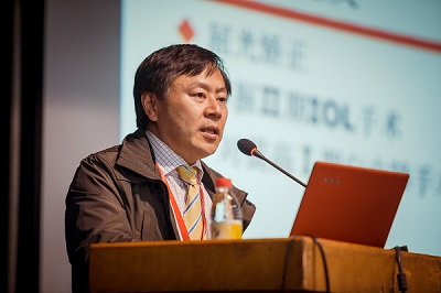 卢奕教授做大会交流